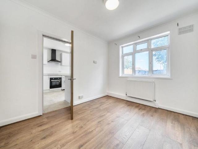 4 bedroom terraced house to rent