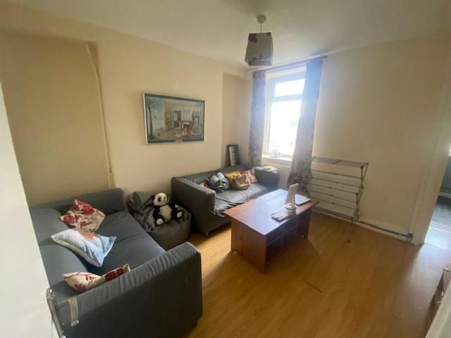 4 bedroom terraced house to rent