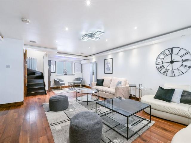 4 bedroom terraced house to rent