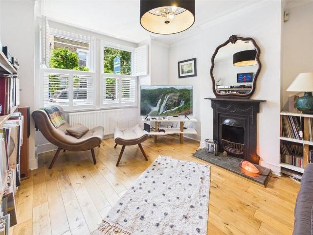 4 bedroom terraced house to rent