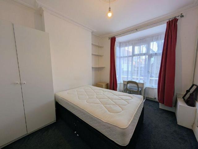 4 bedroom terraced house to rent
