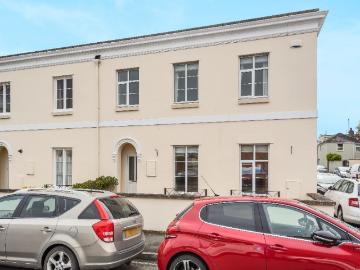 House to rent in Cheltenham - Fireplace
