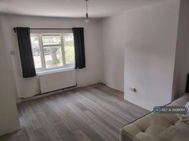4 bedroom terraced house to rent