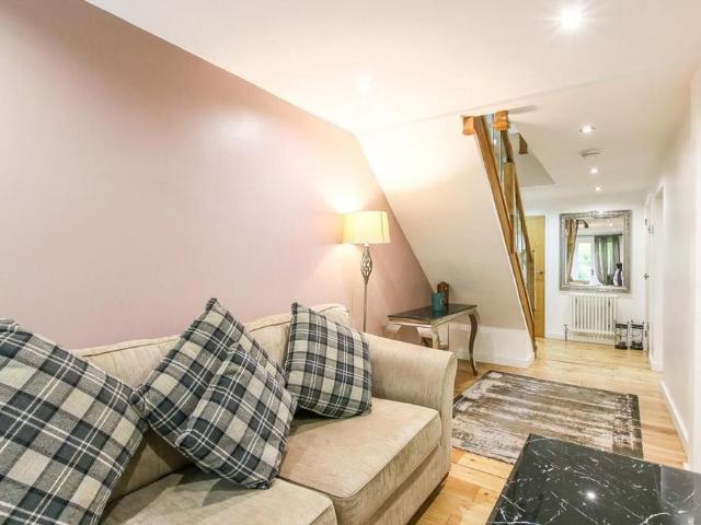 4 bedroom terraced house to rent