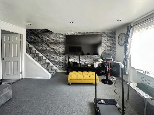 4 bedroom terraced house to rent