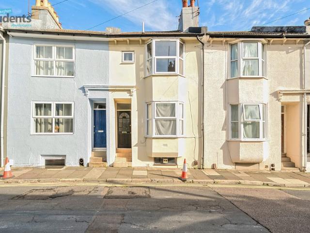 4 bedroom terraced house to rent