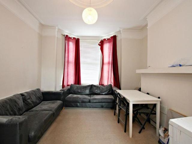4 bedroom terraced house to rent