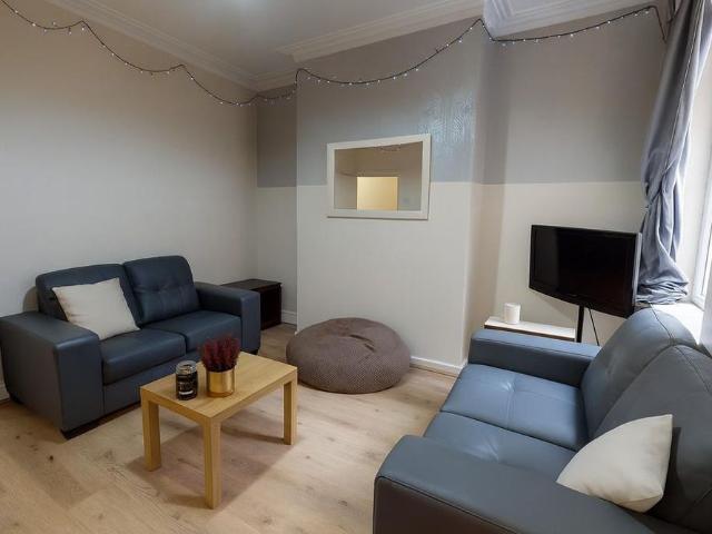 4 bedroom terraced house to rent