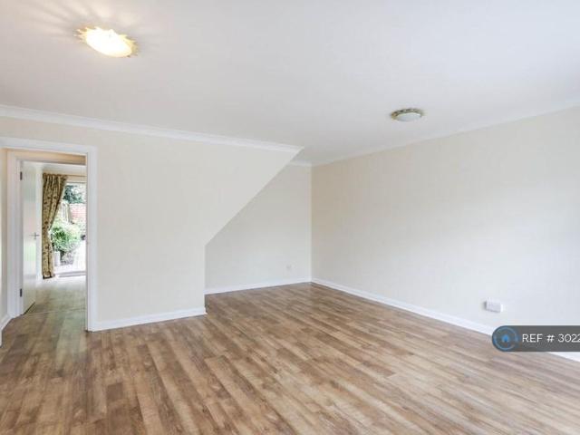 4 bedroom terraced house to rent