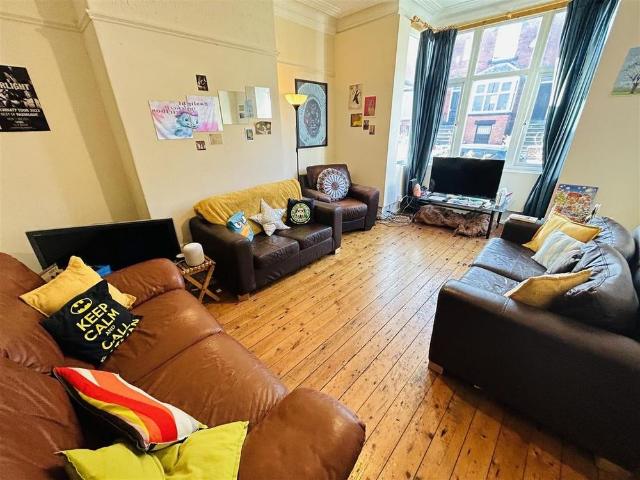 4 bedroom terraced house to rent