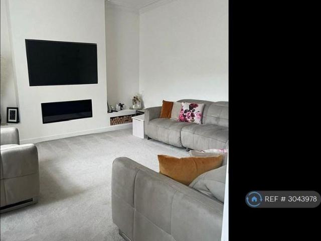 4 bedroom terraced house to rent