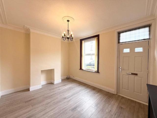 4 bedroom terraced house to rent