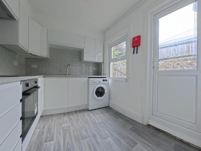 4 bedroom terraced house to rent