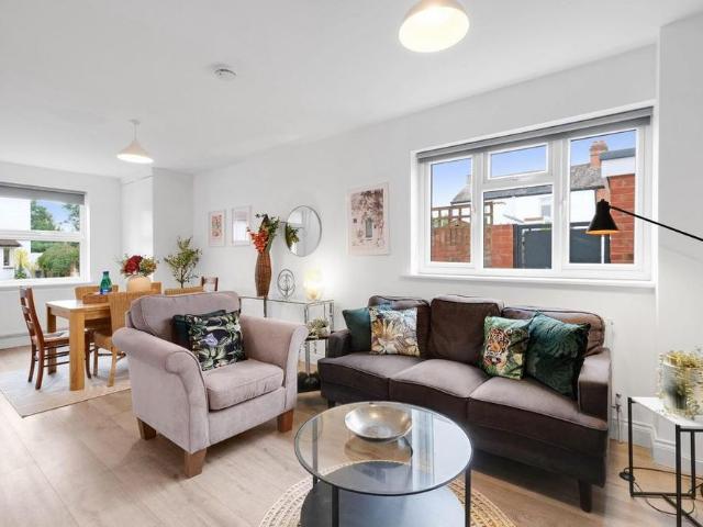 4 bedroom terraced house to rent