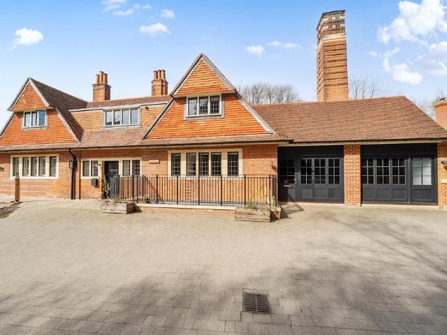 4 bedroom terraced house to rent