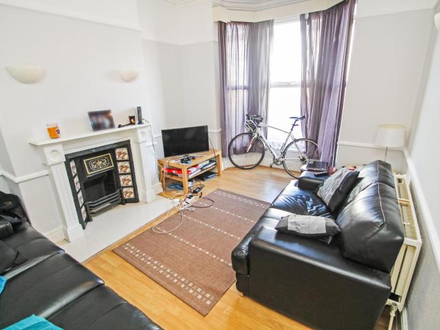 4 bedroom terraced house to rent