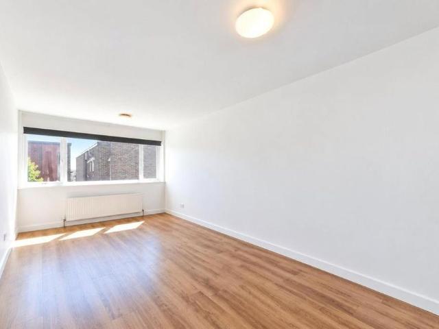 4 bedroom terraced house to rent