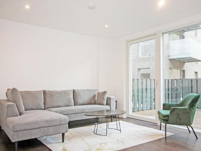 4 bedroom terraced house to rent