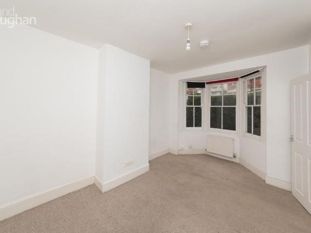 4 bedroom terraced house to rent