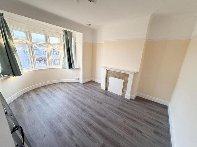 4 bedroom terraced house to rent