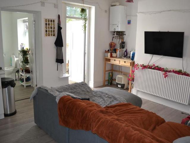 4 bedroom terraced house to rent