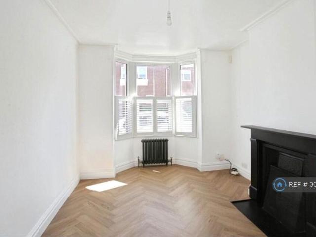 4 bedroom terraced house to rent