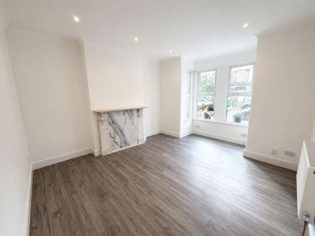 4 bedroom terraced house to rent