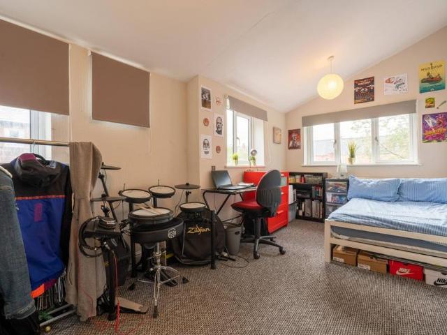 4 bedroom terraced house to rent