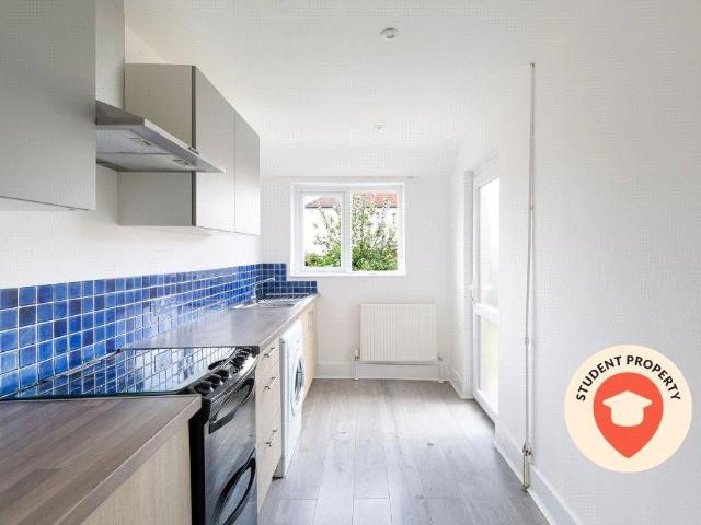 4 bedroom terraced house to rent