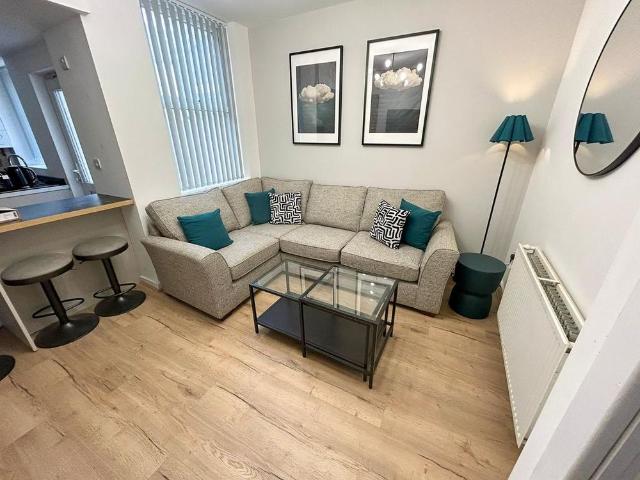 4 bedroom terraced house to rent