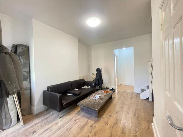 4 bedroom terraced house to rent