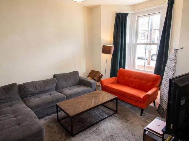 4 bedroom terraced house to rent