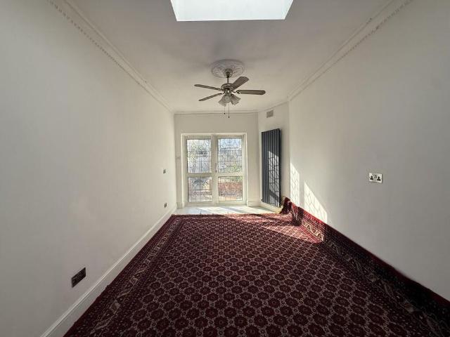 4 bedroom terraced house to rent