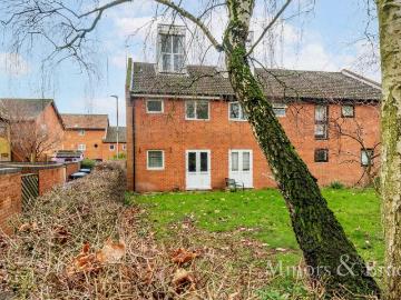 4 bedroom terraced house to rent