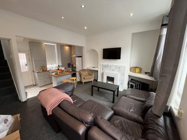 4 bedroom terraced house to rent