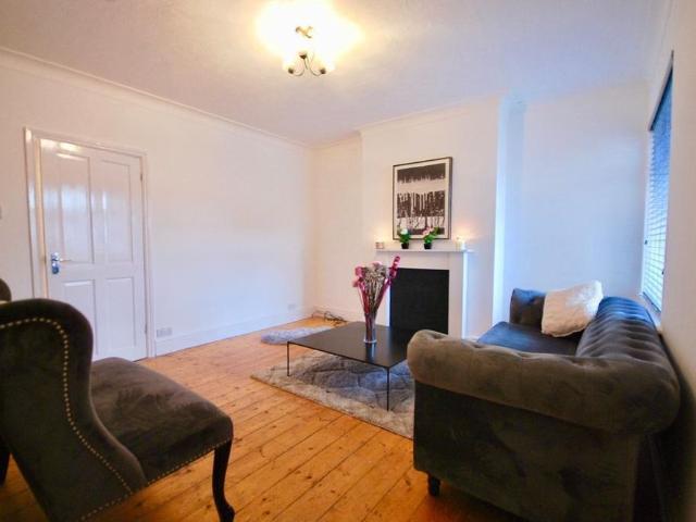 4 bedroom terraced house to rent