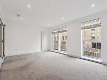 4 bedroom terraced house to rent