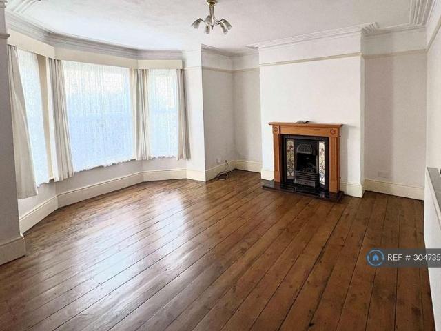 4 bedroom terraced house to rent