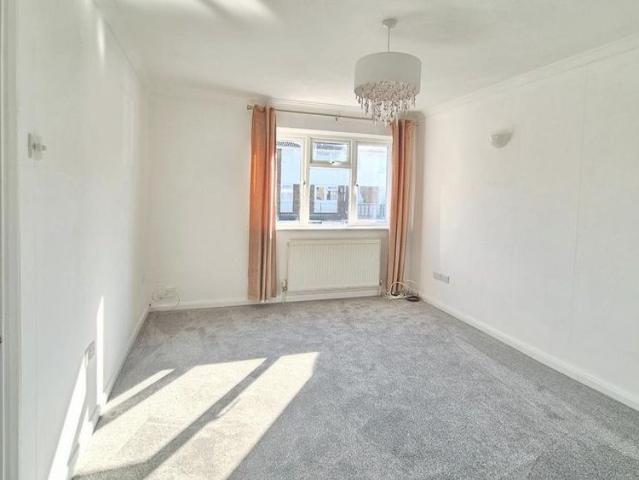 4 bedroom terraced house to rent