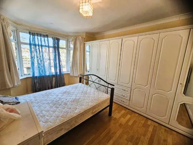 4 bedroom terraced house to rent