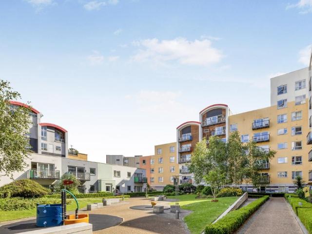 4 bedroom terraced house to rent
