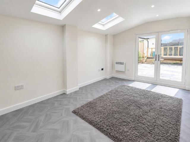 4 bedroom terraced house to rent