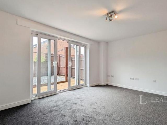 4 bedroom terraced house to rent