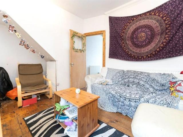 4 bedroom terraced house to rent