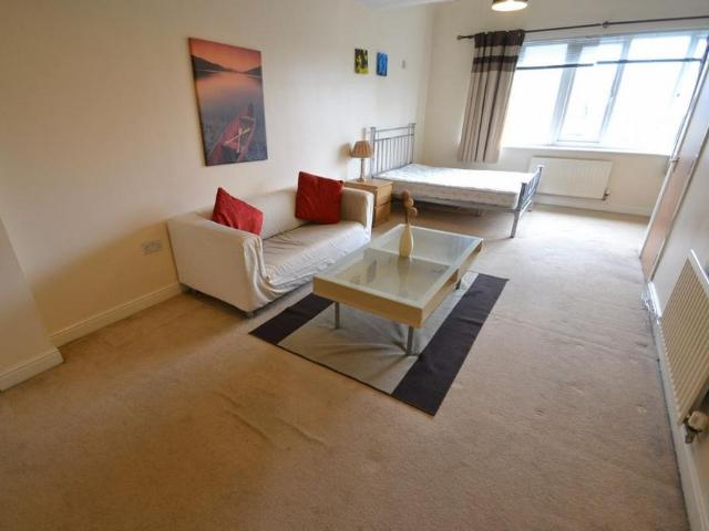 4 bedroom terraced house to rent
