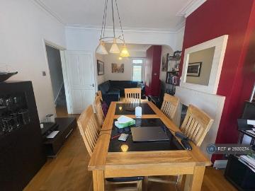 4 bedroom terraced house to rent
