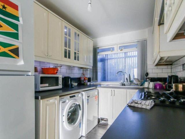 4 bedroom terraced house to rent