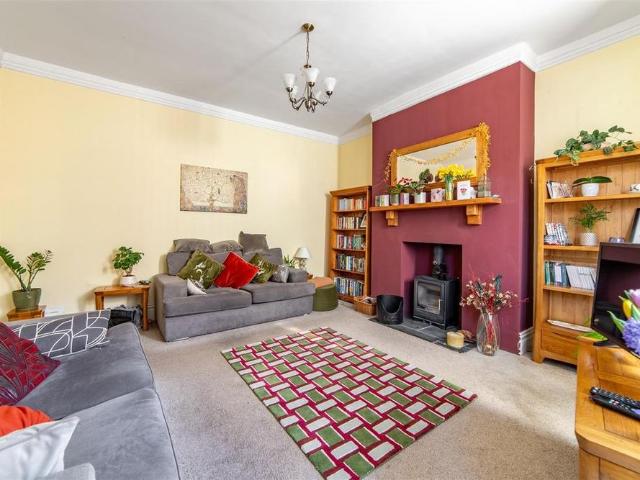 4 bedroom terraced house to rent