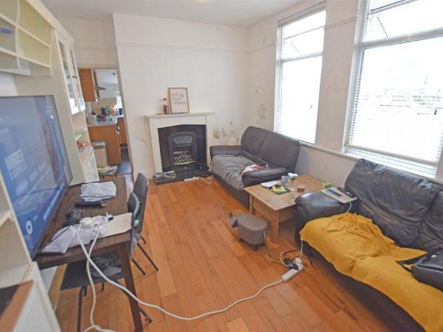 4 bedroom terraced house to rent