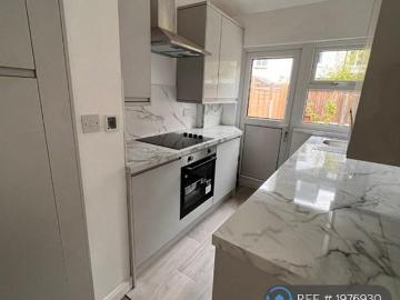 4 bedroom terraced house to rent